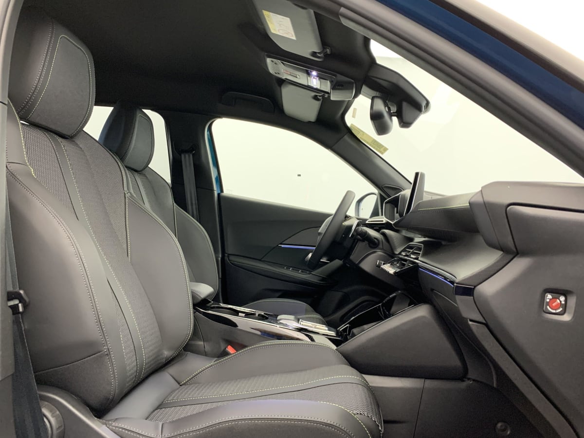 PEUGEOT 2008 Hybrid 145 e-DCS6 GT