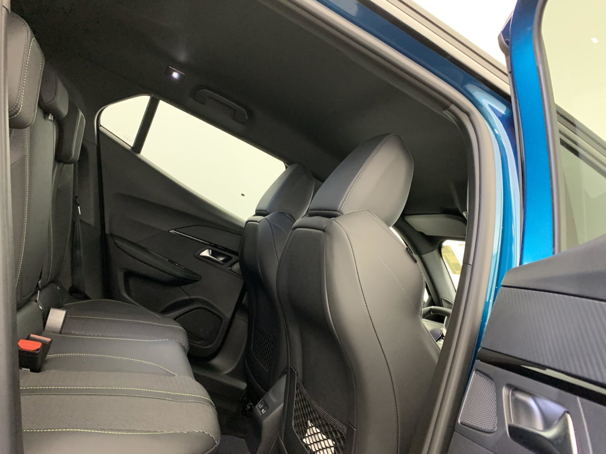 PEUGEOT 2008 Hybrid 145 e-DCS6 GT