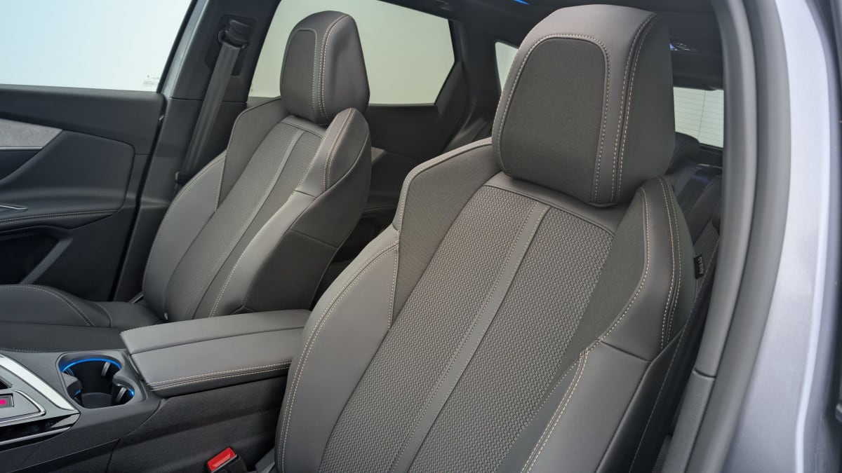 PEUGEOT 3008 Hybrid 225 e-EAT8 GT