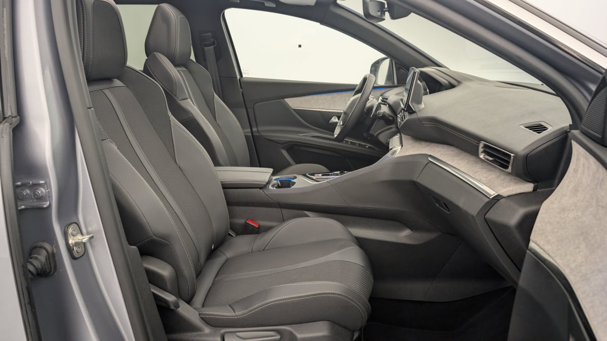 PEUGEOT 3008 Hybrid 225 e-EAT8 GT