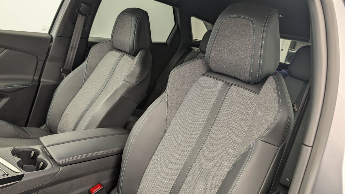 PEUGEOT 3008 Hybrid 180 e-EAT8 Allure Pack