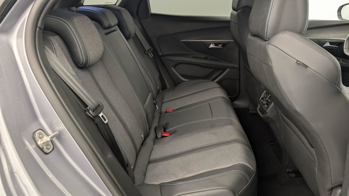 PEUGEOT 3008 Hybrid 180 e-EAT8 Allure Pack