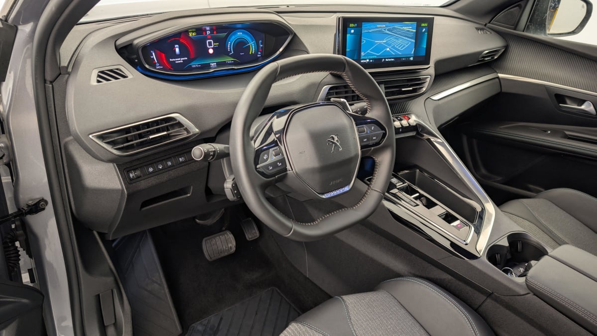 PEUGEOT 3008 Hybrid 180 e-EAT8 Allure Pack + DRIVE ASSIST PLUS + PACK CITY + JA19 + CHARGEUR 7,4 KW