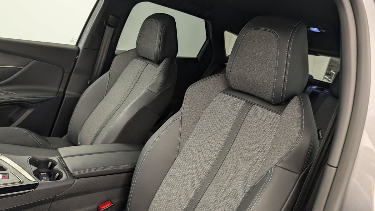 PEUGEOT 3008 Hybrid 180 e-EAT8 Allure Pack + DRIVE ASSIST PLUS + PACK CITY + JA19 + CHARGEUR 7,4 KW