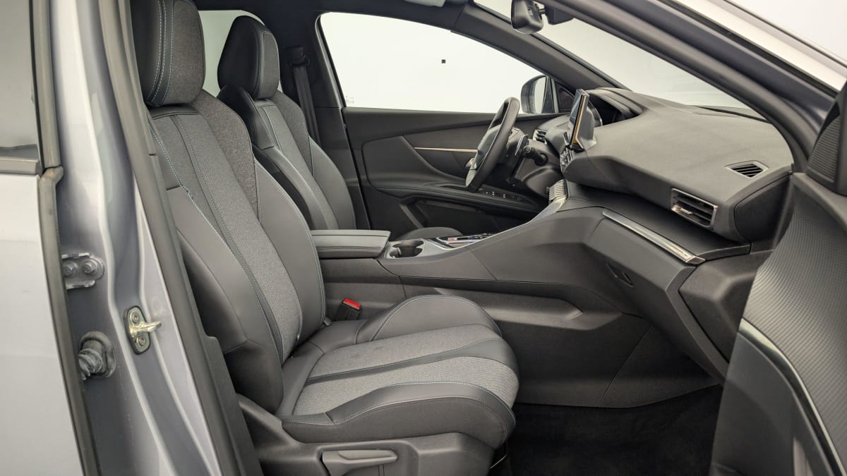 PEUGEOT 3008 Hybrid 180 e-EAT8 Allure Pack + DRIVE ASSIST PLUS + PACK CITY + JA19 + CHARGEUR 7,4 KW