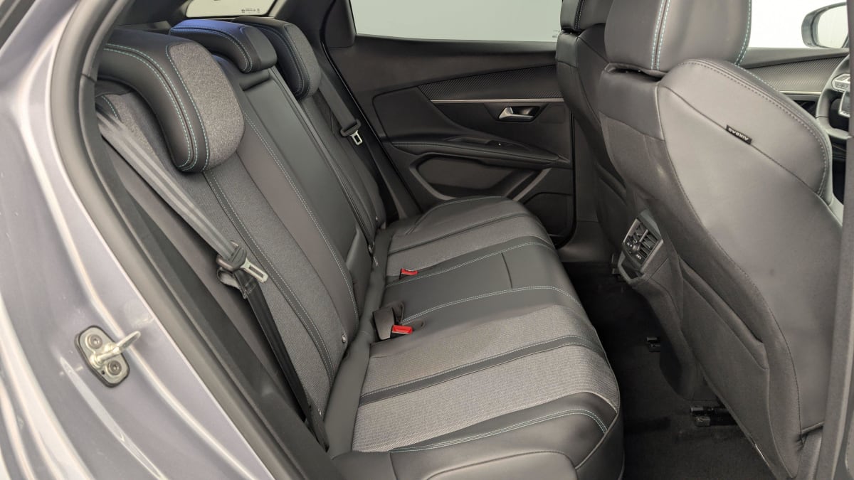 PEUGEOT 3008 Hybrid 180 e-EAT8 Allure Pack + DRIVE ASSIST PLUS + PACK CITY + JA19 + CHARGEUR 7,4 KW