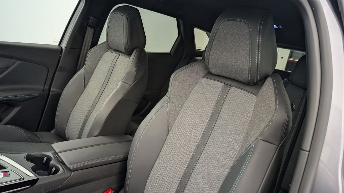 PEUGEOT 3008 Hybrid 180 e-EAT8 Allure Pack