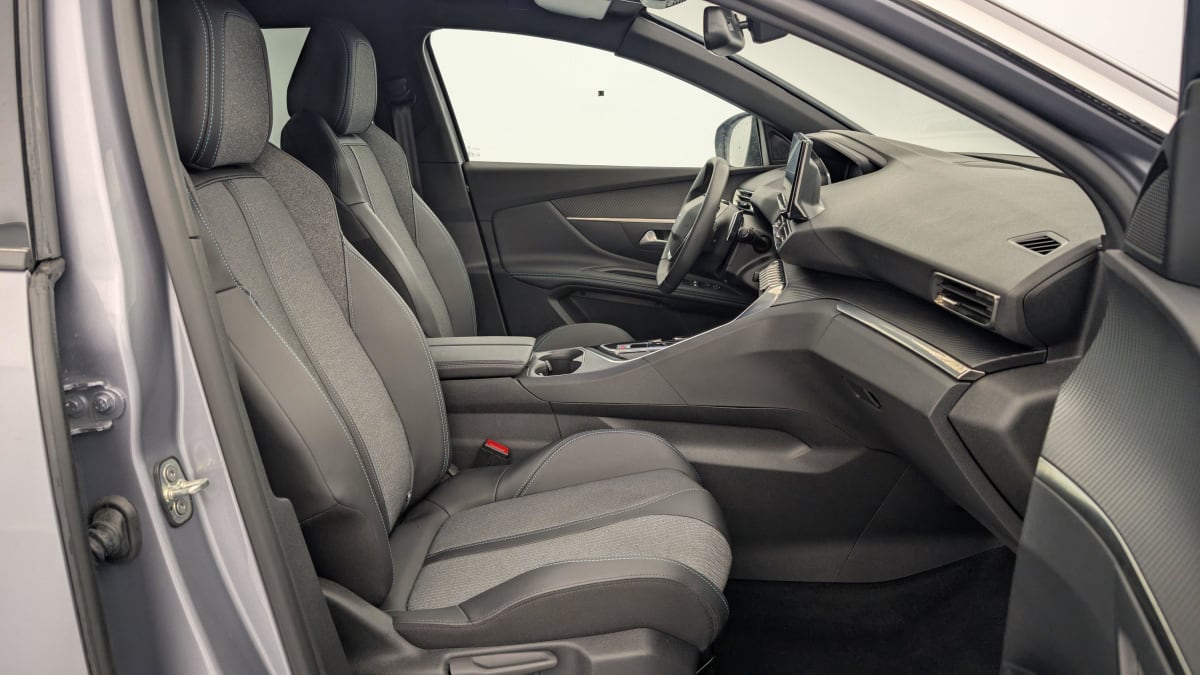 PEUGEOT 3008 Hybrid 180 e-EAT8 Allure Pack