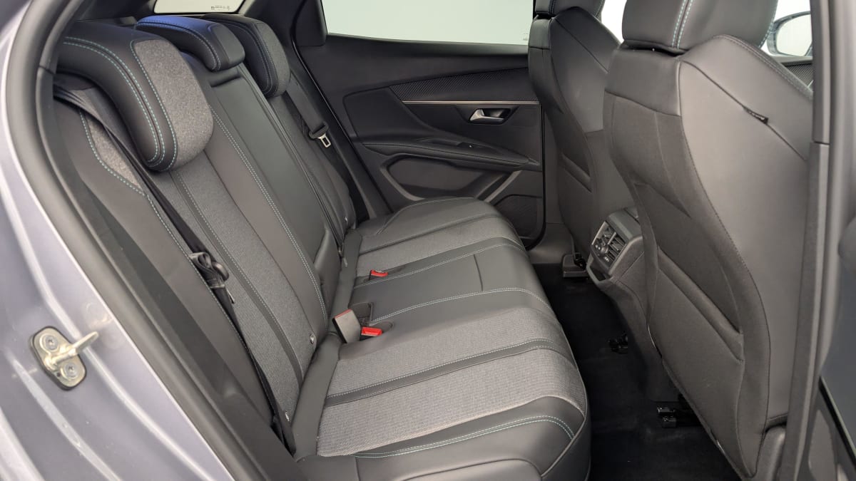 PEUGEOT 3008 Hybrid 180 e-EAT8 Allure Pack