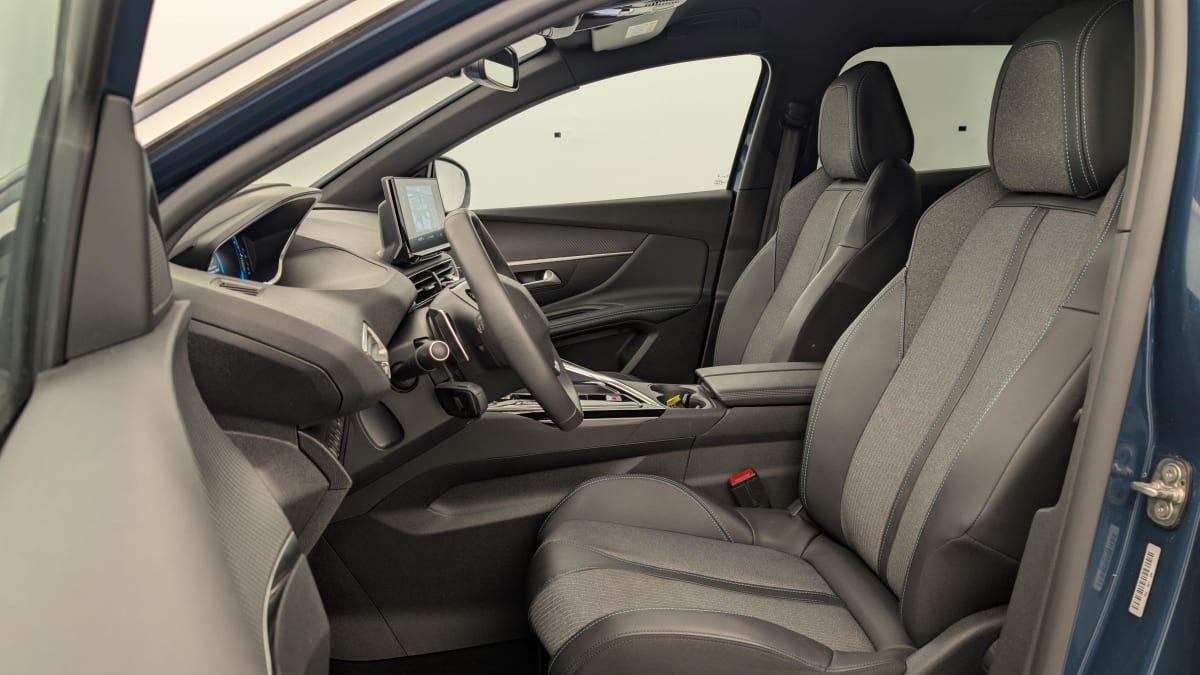 PEUGEOT 3008 Hybrid 180 e-EAT8 Allure Pack