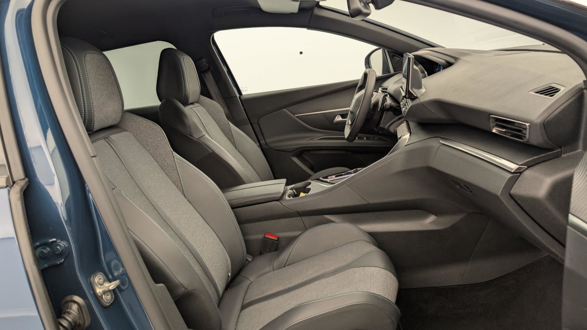 PEUGEOT 3008 Hybrid 180 e-EAT8 Allure Pack