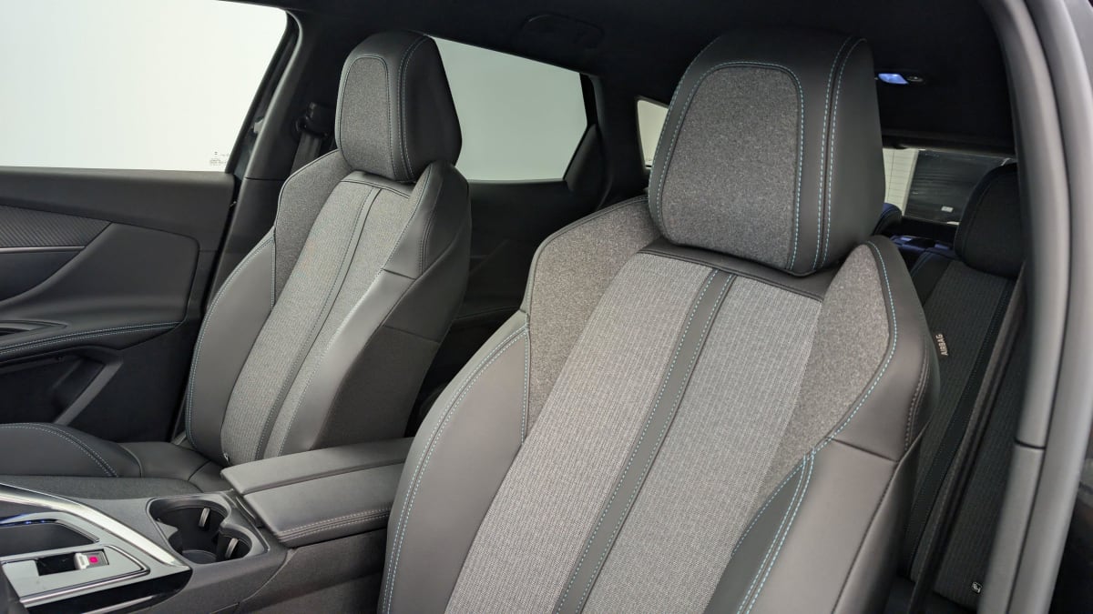PEUGEOT 3008 Hybrid 180 e-EAT8 Allure Pack