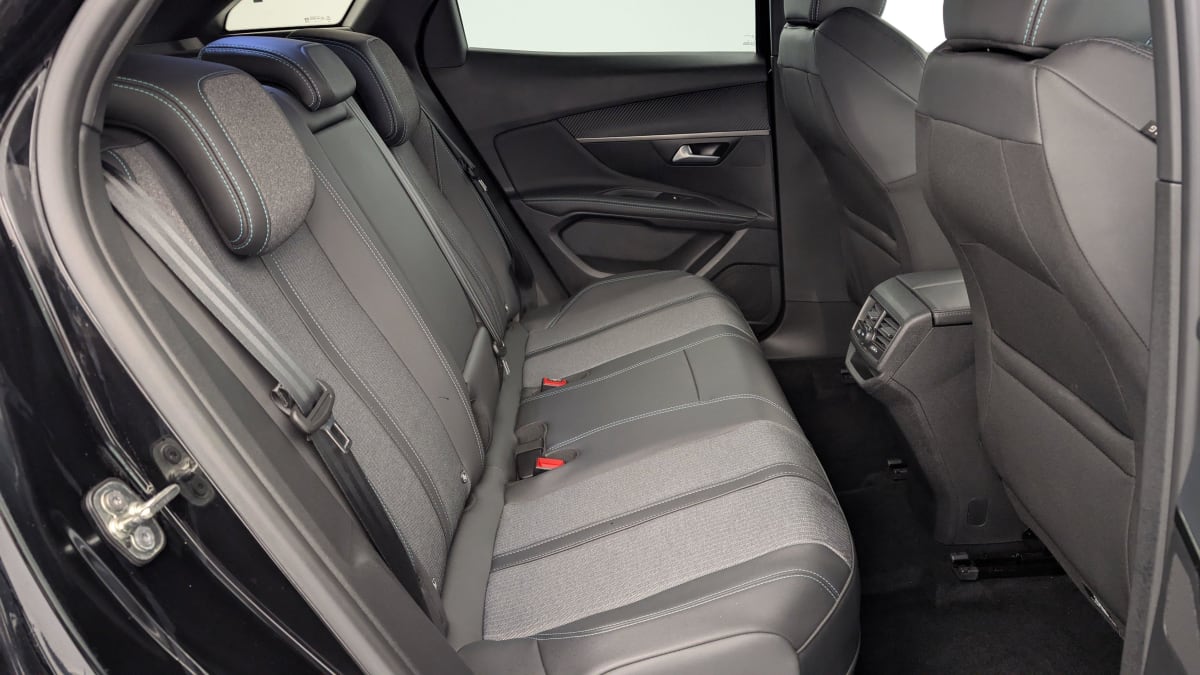 PEUGEOT 3008 Hybrid 180 e-EAT8 Allure Pack