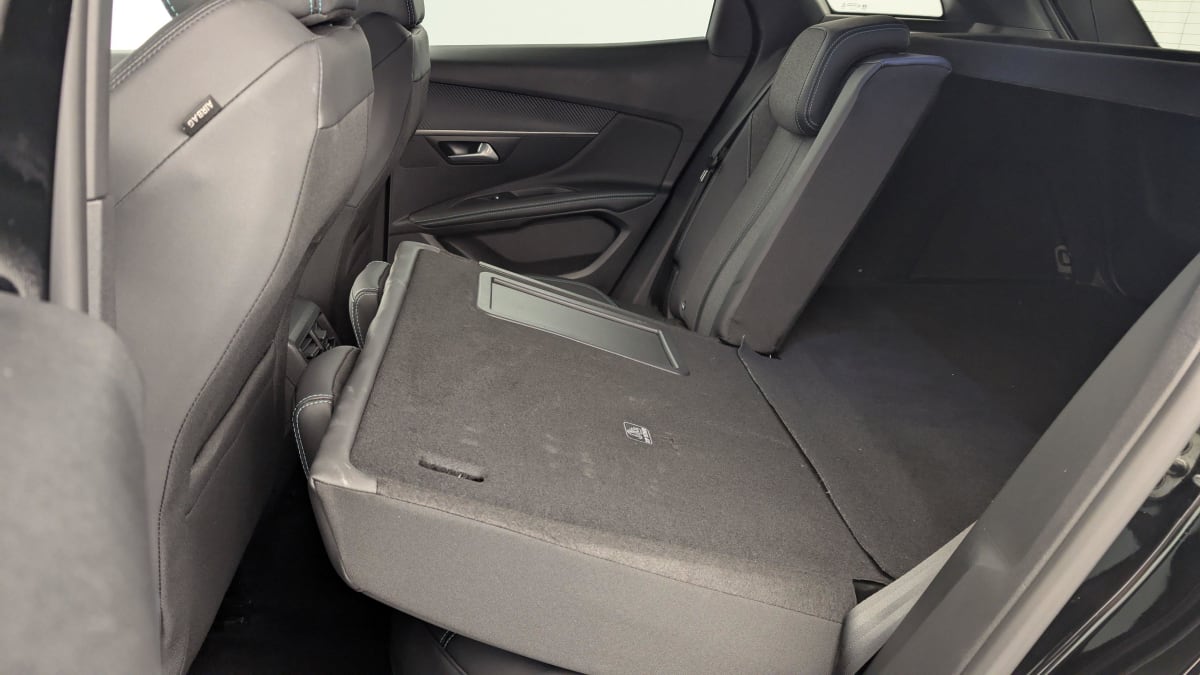 PEUGEOT 3008 Hybrid 180 e-EAT8 Allure Pack