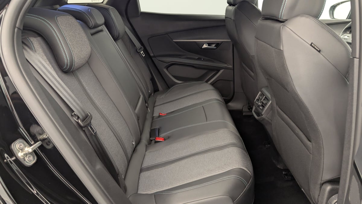 PEUGEOT 3008 Hybrid 180 e-EAT8 Allure Pack