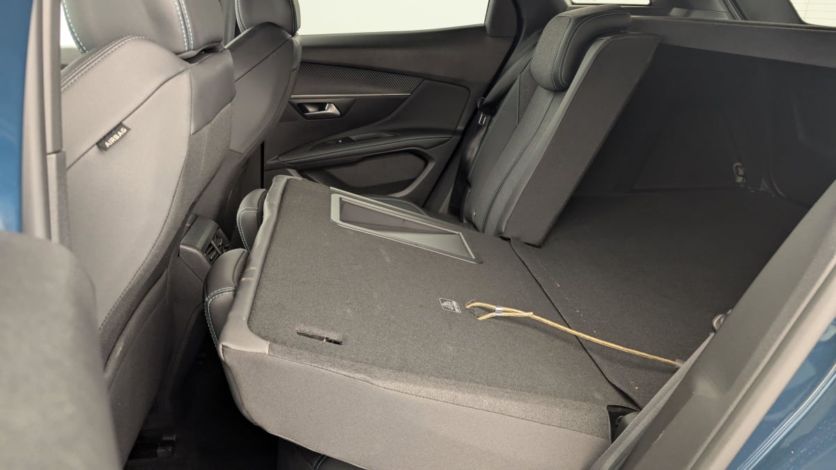 PEUGEOT 3008 Hybrid 180 e-EAT8 Allure Pack