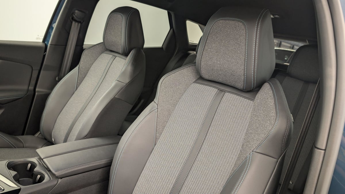 PEUGEOT 3008 Hybrid 180 e-EAT8 Allure Pack