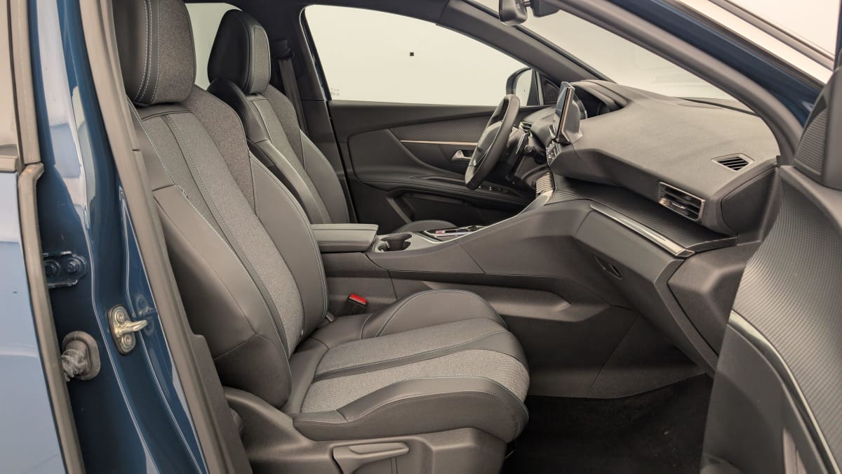 PEUGEOT 3008 Hybrid 180 e-EAT8 Allure Pack