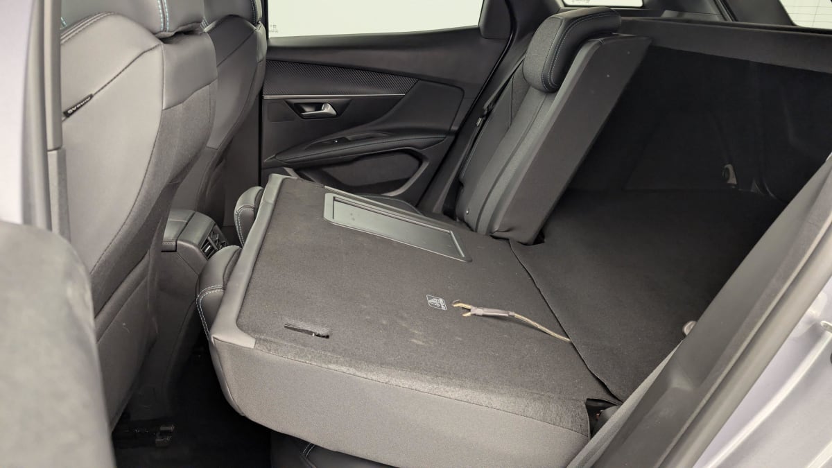 PEUGEOT 3008 Hybrid 180 e-EAT8 Allure Pack
