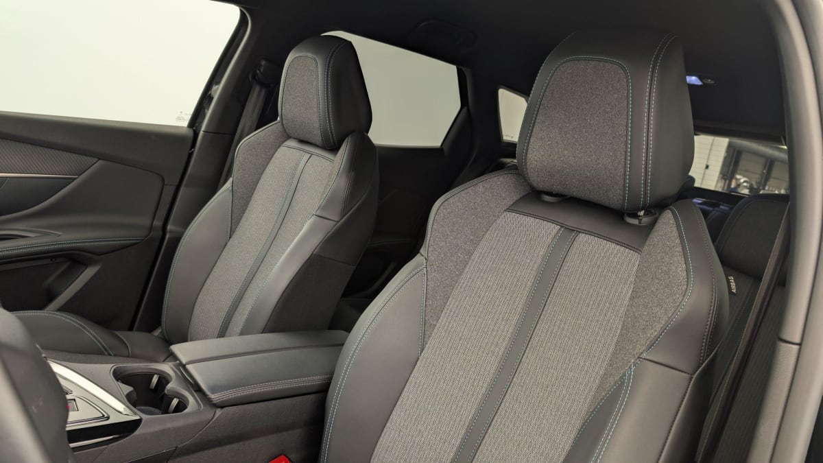 PEUGEOT 3008 Hybrid 180 e-EAT8 Allure Pack