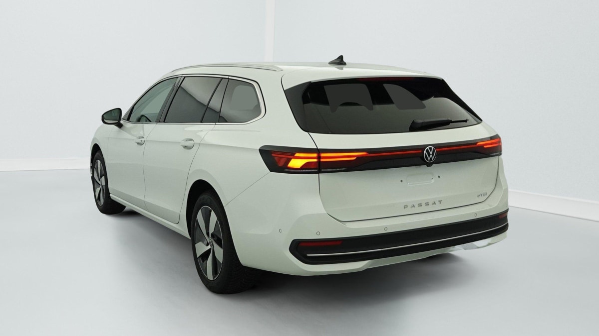 VOLKSWAGEN PASSAT SW NOUVELLE 1.5 ETSI OPF 150 DSG7 LIFE PLUS