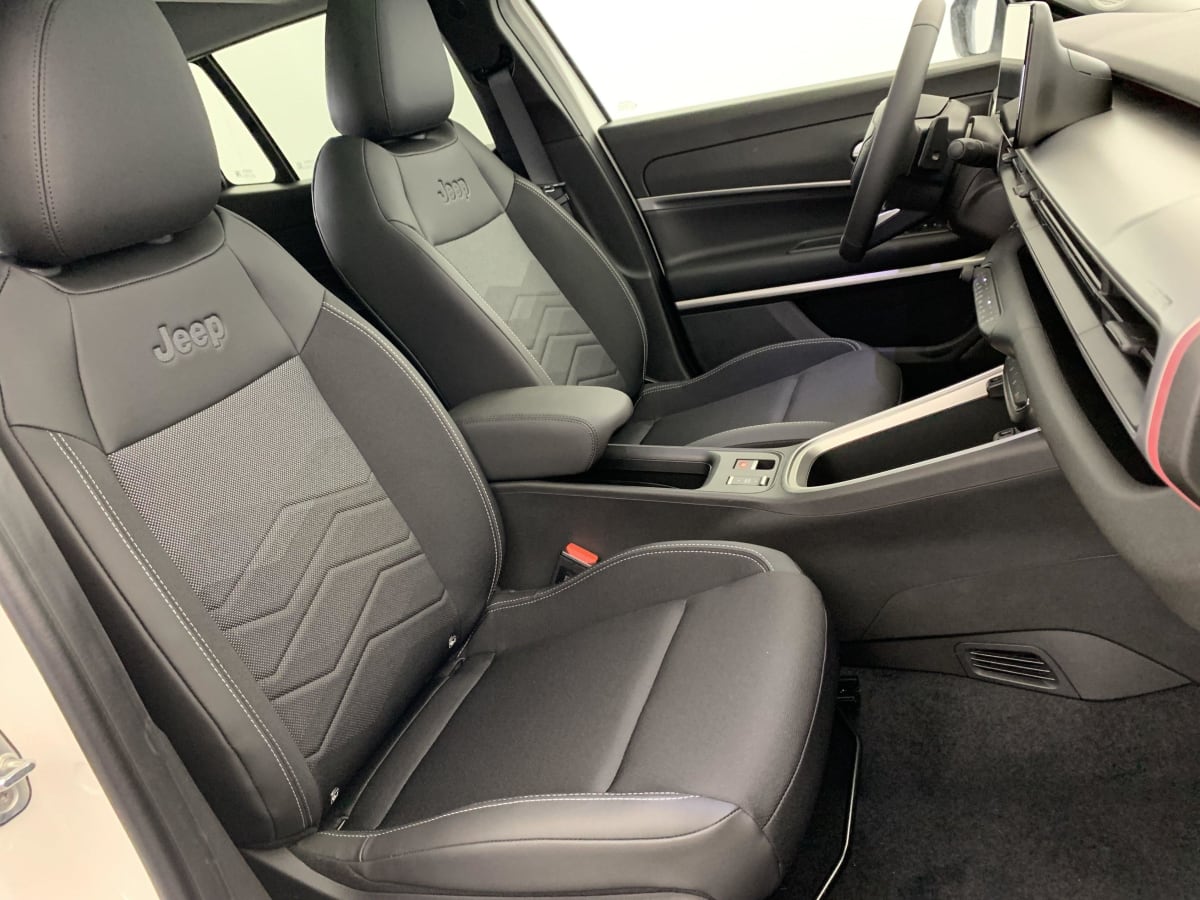 JEEP AVENGER 1.2 Turbo T3 110 ch e-Hybrid BVR6 Summit