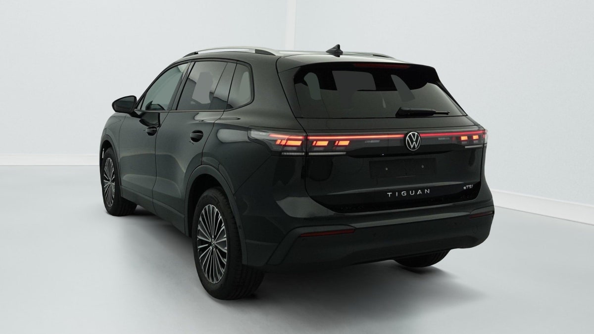 VOLKSWAGEN TIGUAN 1.5 eTSI 150CV DSG7 LIFE PLUS + PACK CONFORT + PACK DESIGN + PACK HIVER + LED PLUS + JA18 NAPOLI