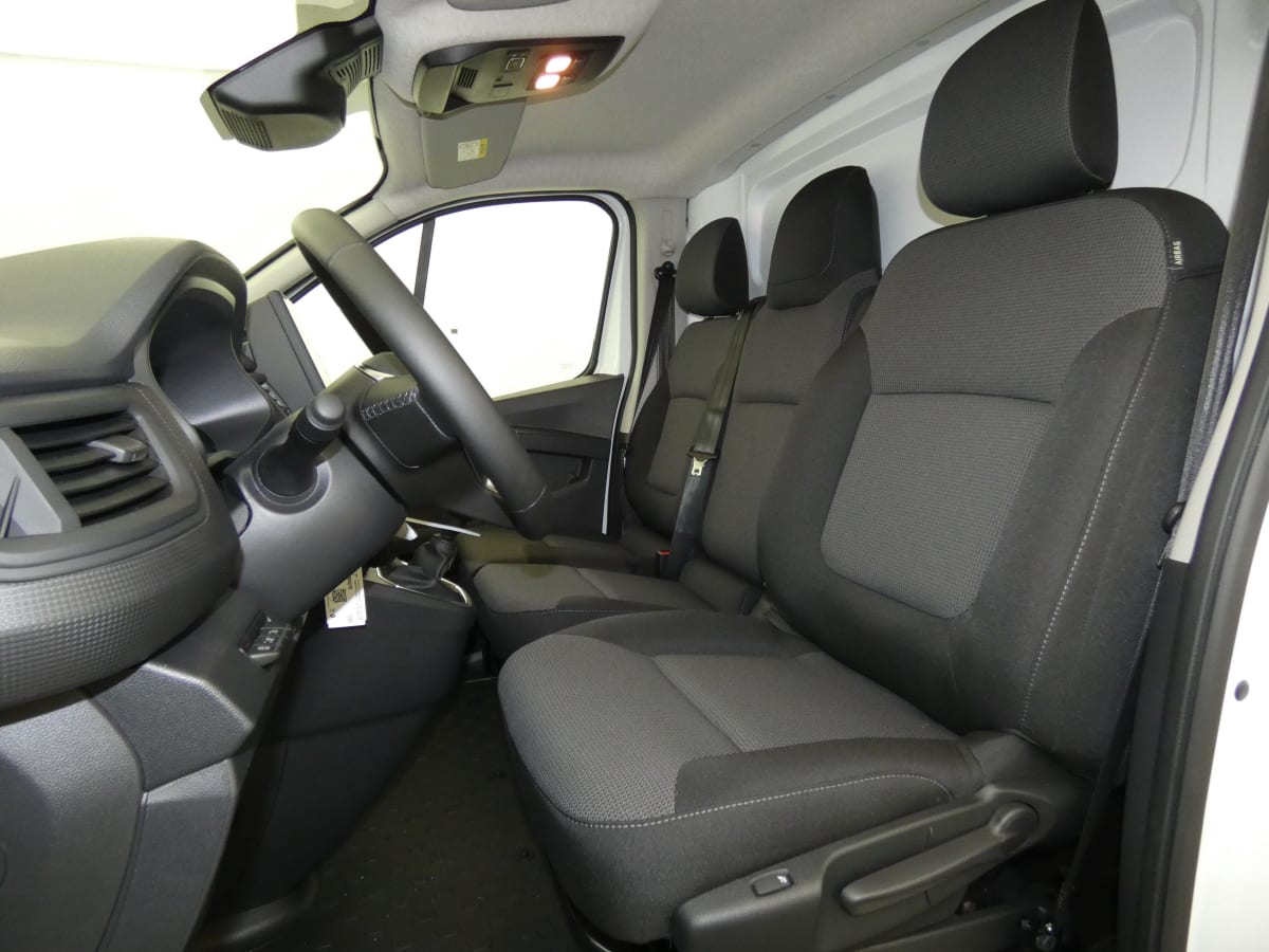 RENAULT TRAFIC L2H1 3T BLUE DCI 130 GSR2 ADVANCE + ATTELAGE + CAMERA + 2 PORTES LATERALES + PLANCHER BOIS + ANGLES MORTS