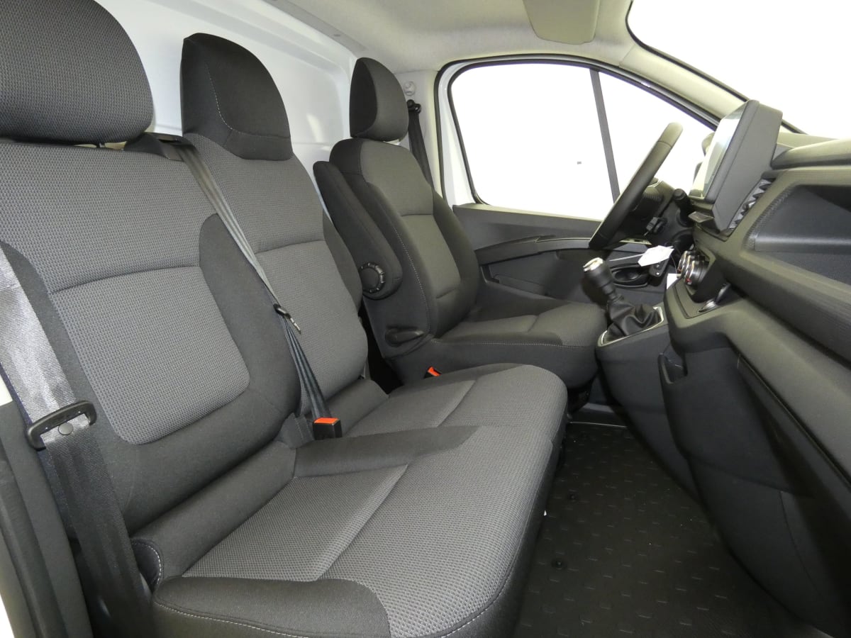 RENAULT TRAFIC L2H1 3T BLUE DCI 130 GSR2 ADVANCE + ATTELAGE + CAMERA + 2 PORTES LATERALES + PLANCHER BOIS + ANGLES MORTS