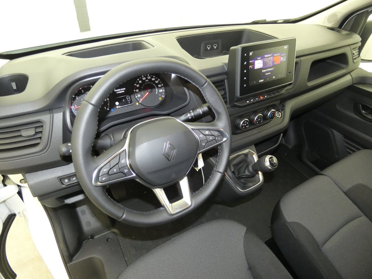 RENAULT TRAFIC L2H1 3T BLUE DCI 130 GSR2 ADVANCE + ATTELAGE + CAMERA + 2 PORTES LATERALES + PLANCHER BOIS + ANGLES MORTS