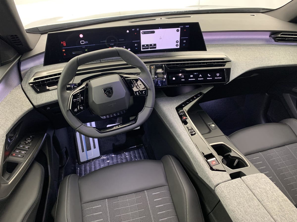 PEUGEOT 3008 Hybrid 145 e-DCS6 GT