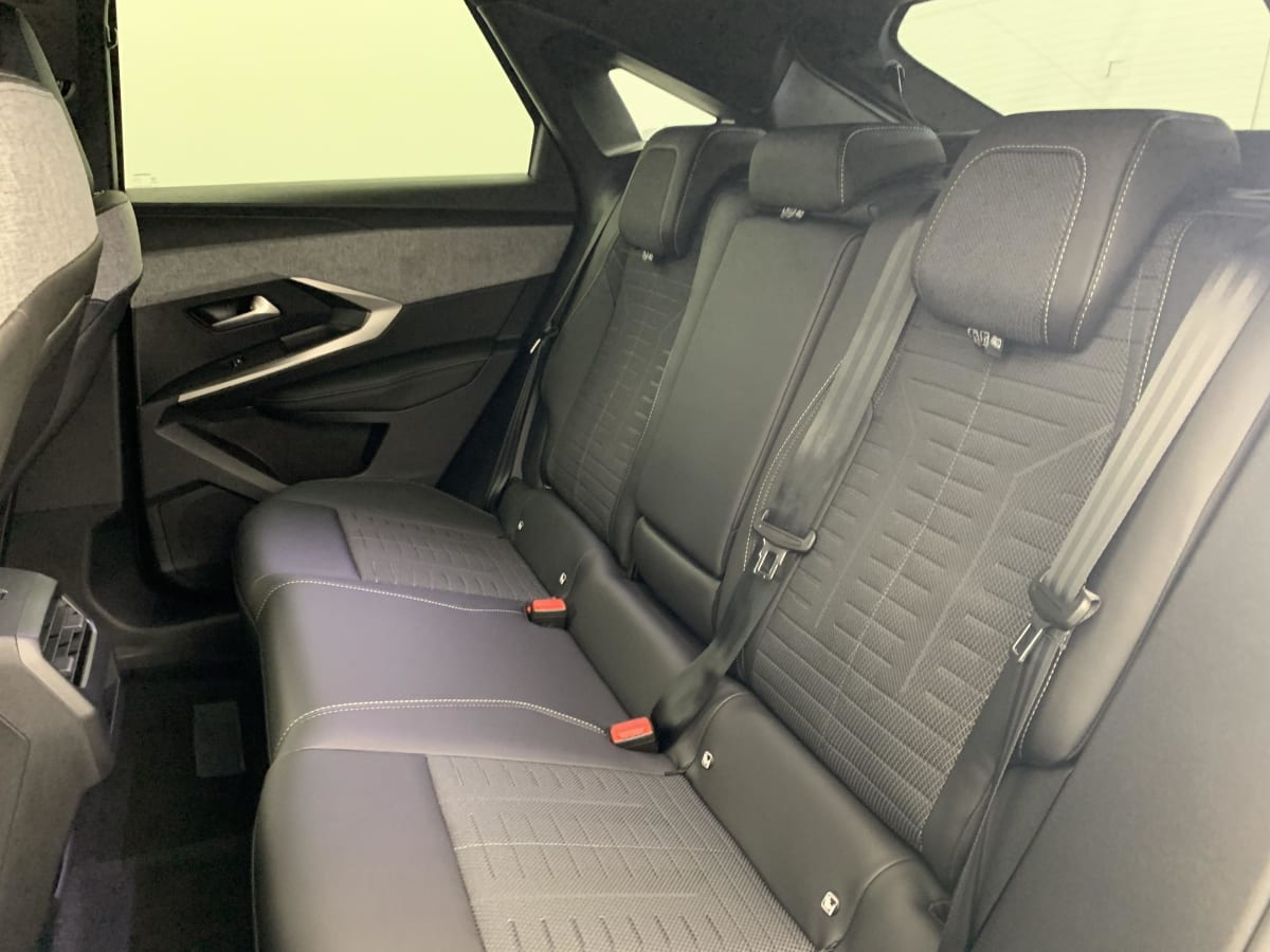 PEUGEOT 3008 Hybrid 145 e-DCS6 GT