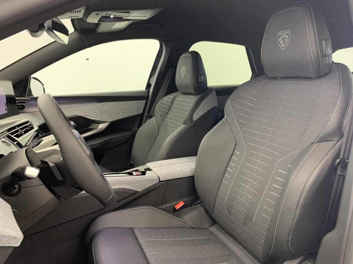 PEUGEOT 3008 Hybrid 145 e-DCS6 GT