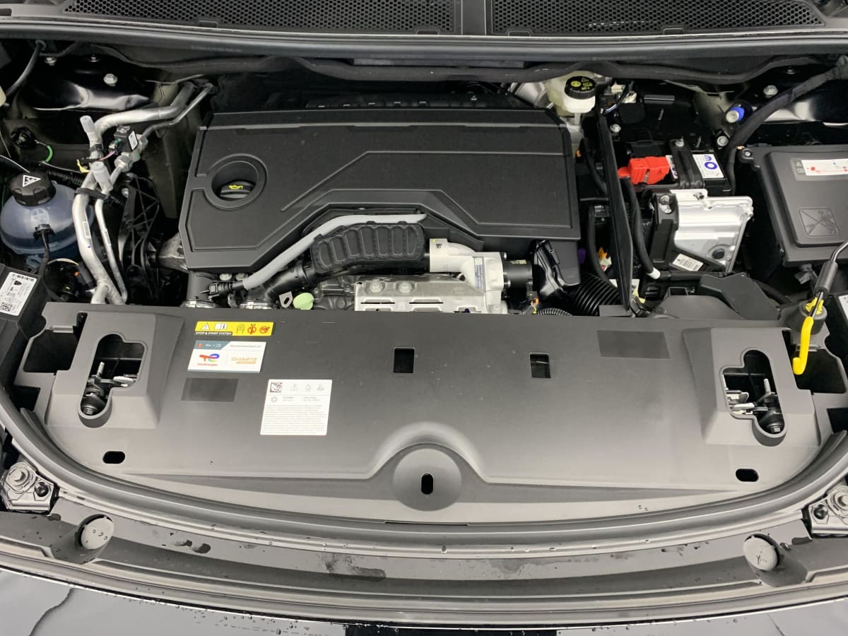 PEUGEOT 3008 Hybrid 145 e-DCS6 GT