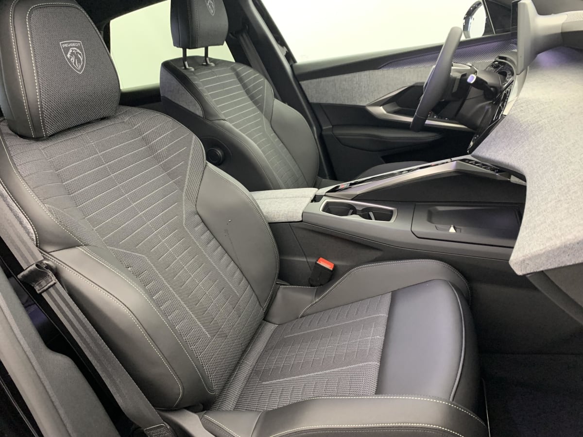 PEUGEOT 3008 Hybrid 145 e-DCS6 GT