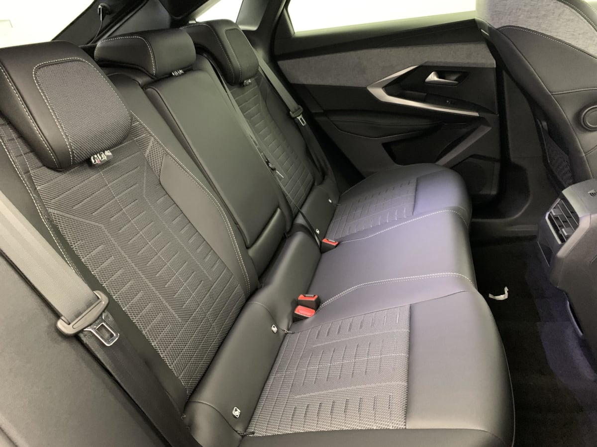 PEUGEOT 3008 Hybrid 145 e-DCS6 GT