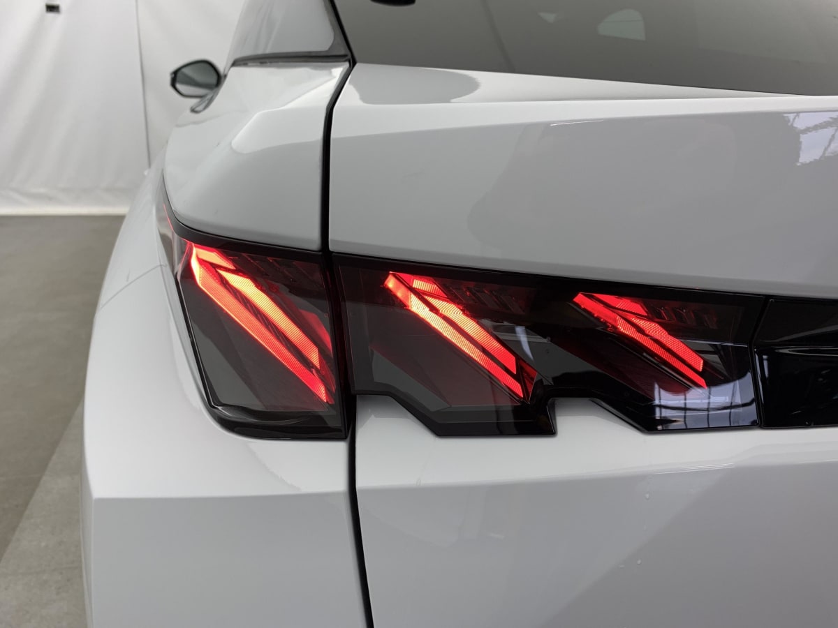 PEUGEOT 3008 Hybrid 145 e-DCS6 GT