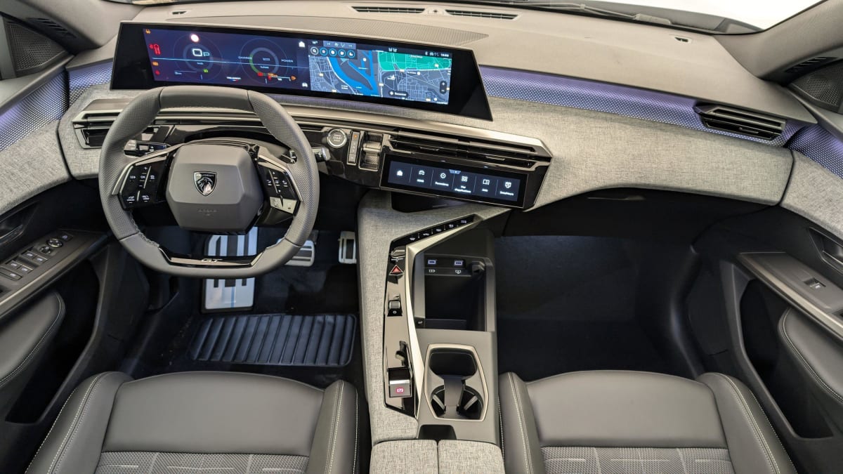 PEUGEOT 5008 Hybrid 145 e-DCS6 GT
