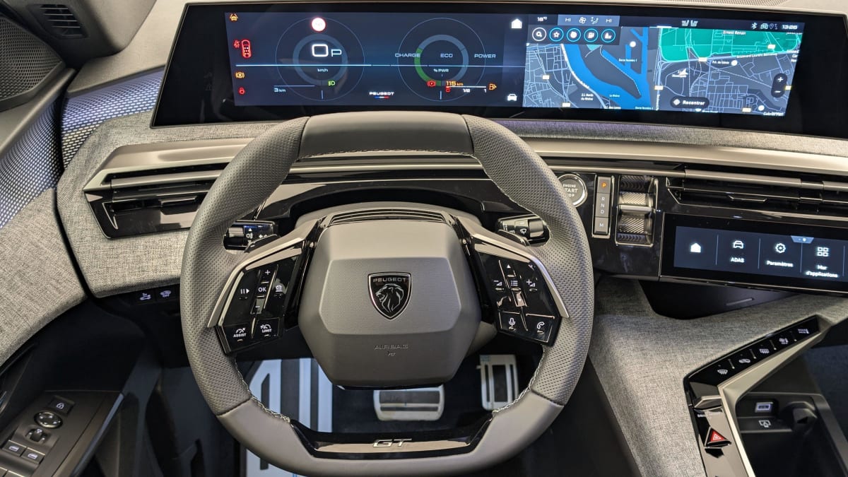 PEUGEOT 5008 Hybrid 145 e-DCS6 GT