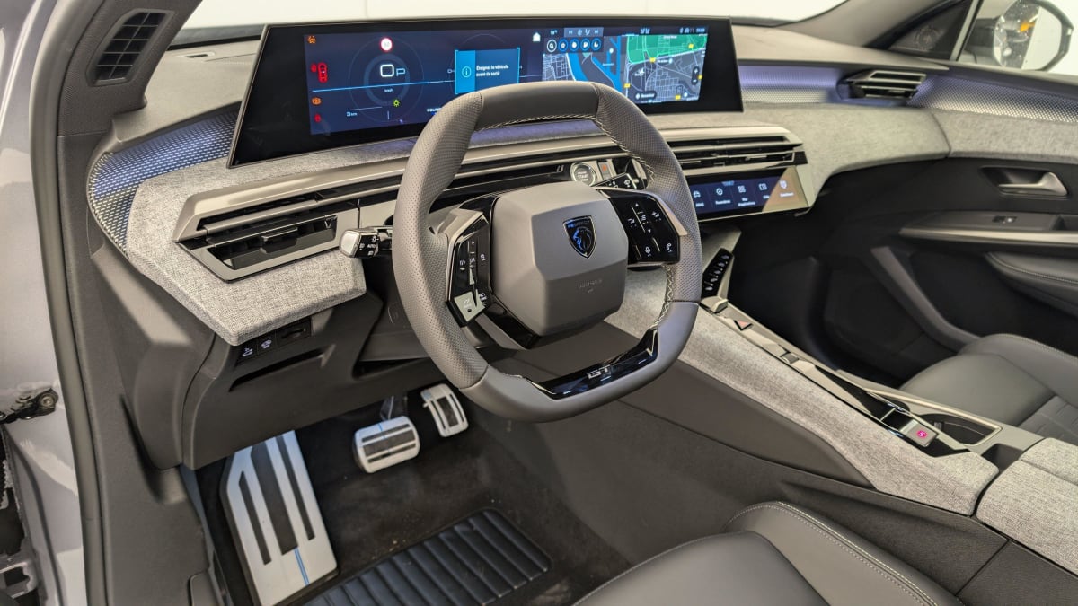 PEUGEOT 5008 Hybrid 145 e-DCS6 GT