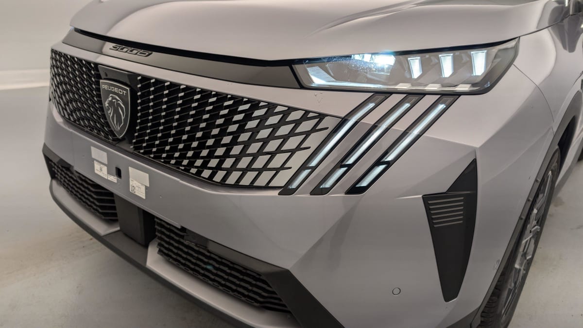 PEUGEOT 5008 Hybrid 145 e-DCS6 GT
