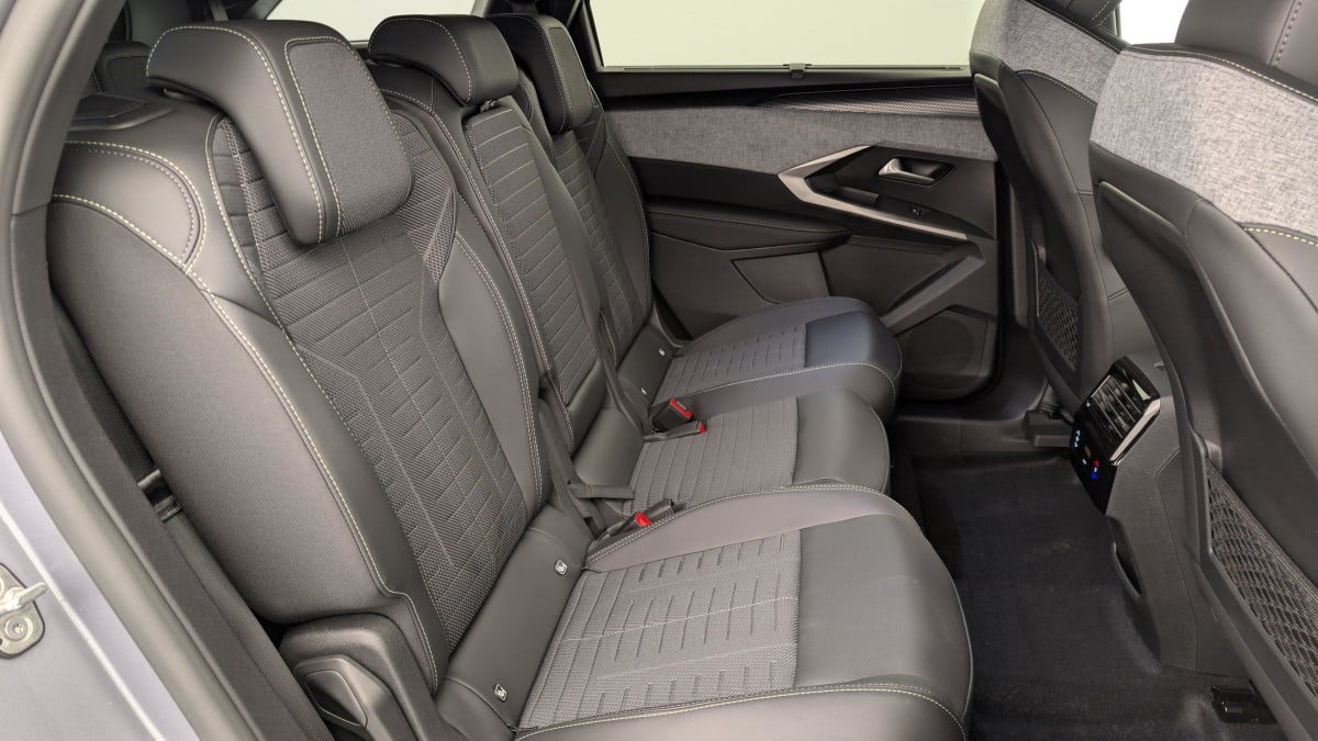 PEUGEOT 5008 Hybrid 145 e-DCS6 GT