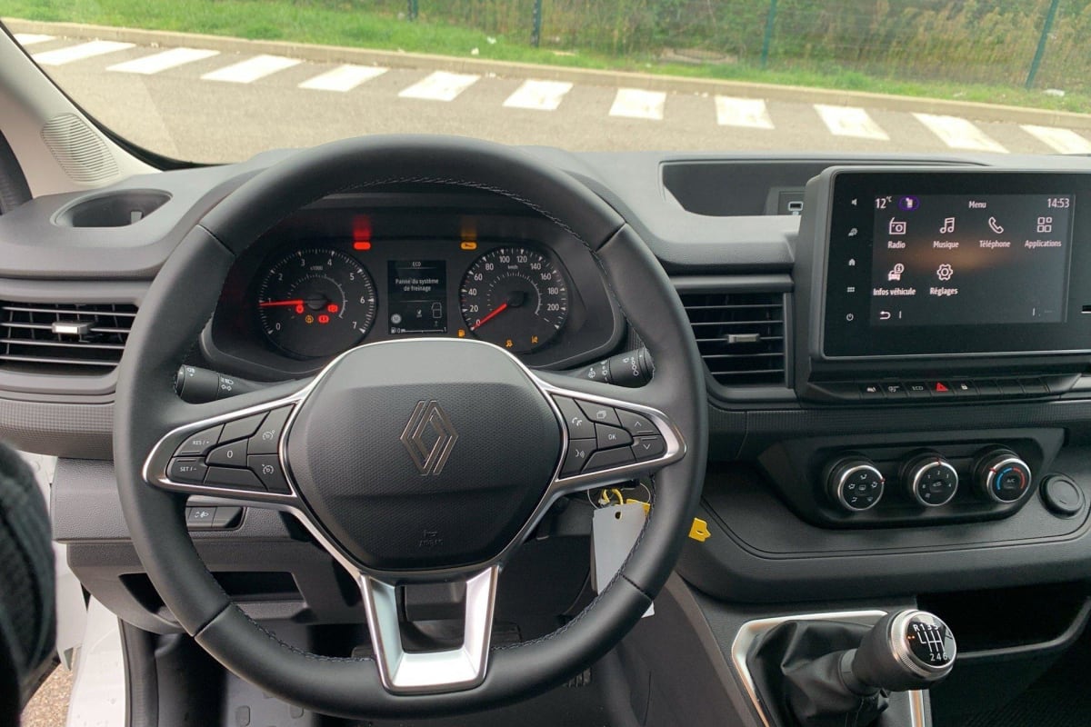 RENAULT TRAFIC L2H1 3T BLUE DCI 150 GSR2 ADVANCE + ATTELAGE + CAMERA + 2 PORTES LATERALES + PLANCHER BOIS + ANGLES MORTS