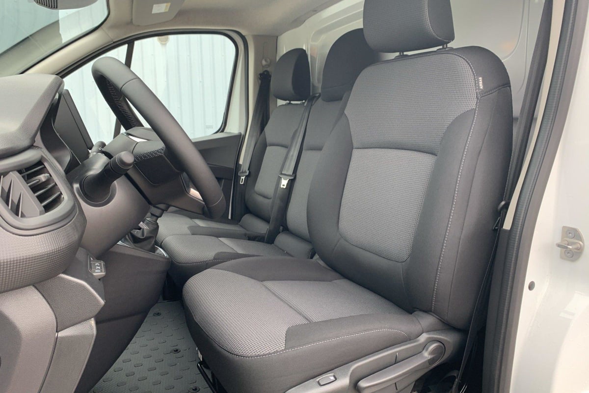 RENAULT TRAFIC L2H1 3T BLUE DCI 150 GSR2 ADVANCE + ATTELAGE + CAMERA + 2 PORTES LATERALES + PLANCHER BOIS + ANGLES MORTS