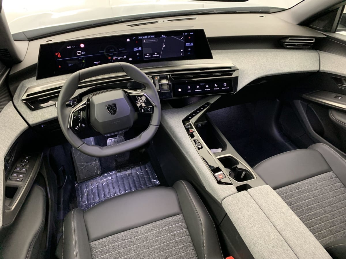 PEUGEOT 5008 Hybrid 145 e-DCS6 Allure