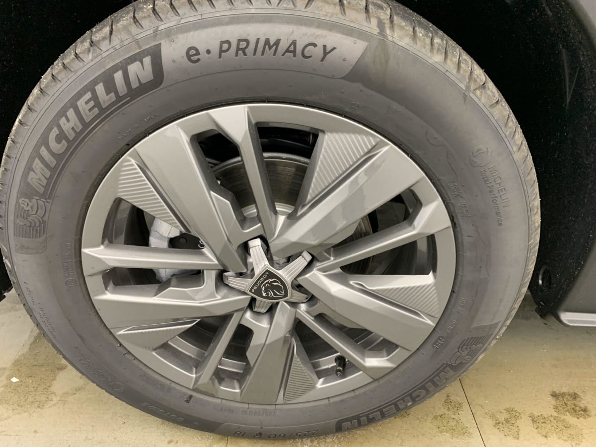 PEUGEOT 5008 Hybrid 145 e-DCS6 Allure