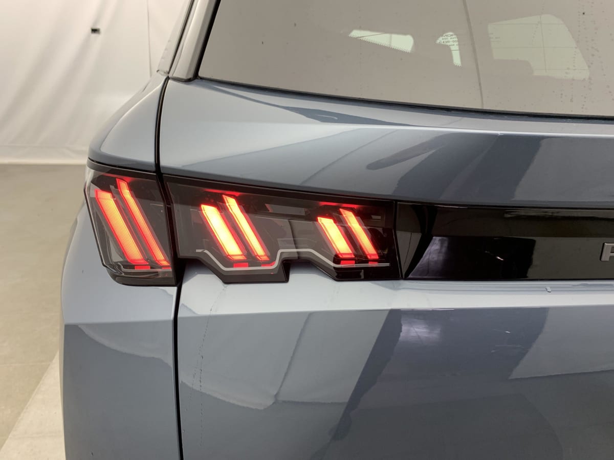 PEUGEOT 5008 Hybrid 145 e-DCS6 Allure