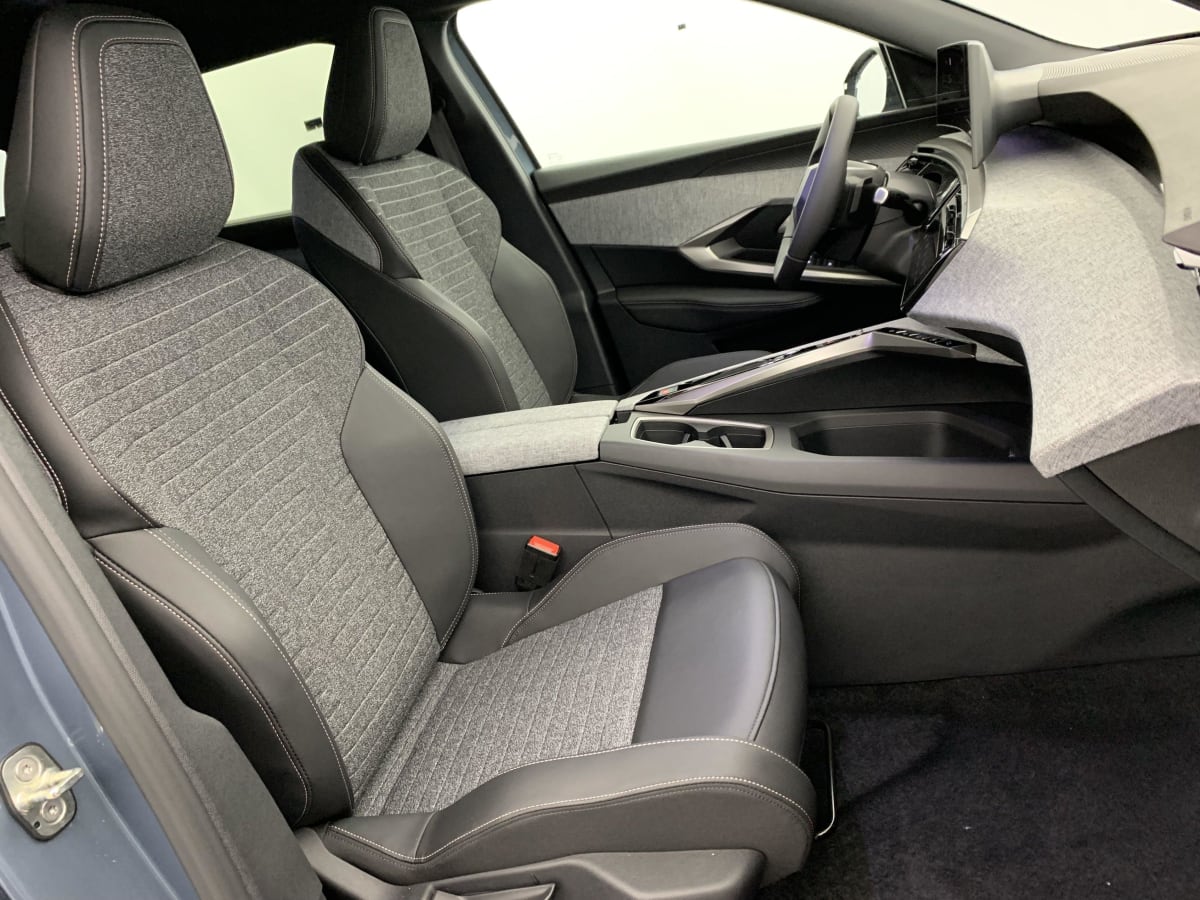 PEUGEOT 5008 Hybrid 145 e-DCS6 Allure