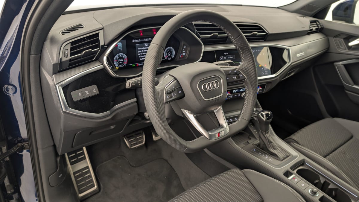 AUDI Q3 35 TDI 150 CH S TRONIC 7 S LINE