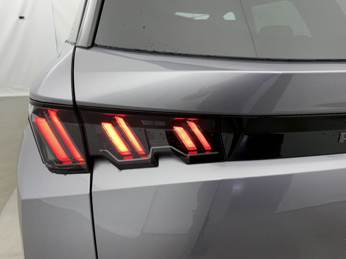 PEUGEOT 5008 Hybrid 145 e-DCS6 Allure